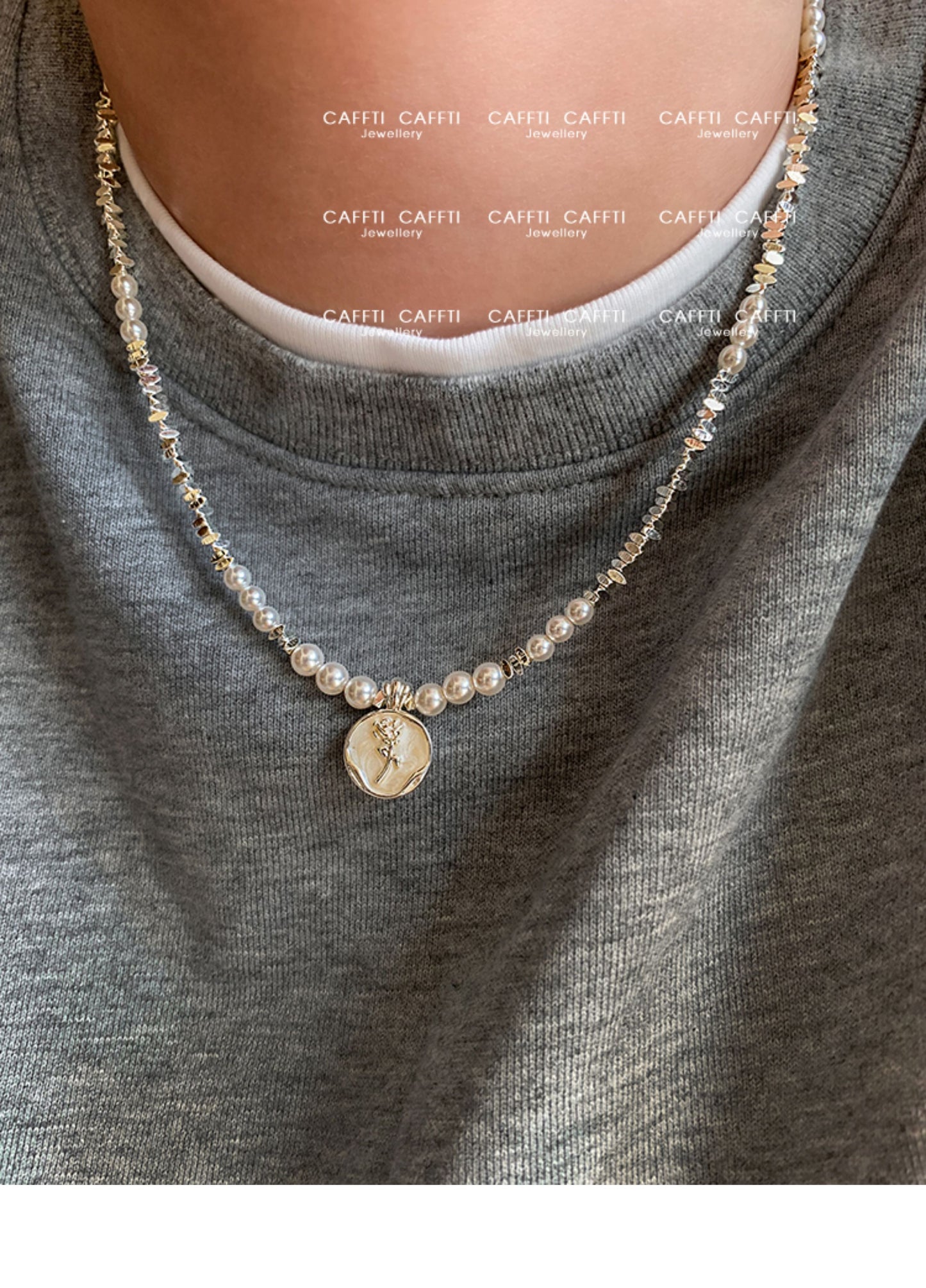 2025 New Arrival Small Pieces of Silver Pearl Sweater Necklace Necklace Accessories Female Fancy Light Luxury Minority Twin Clavicle Chain