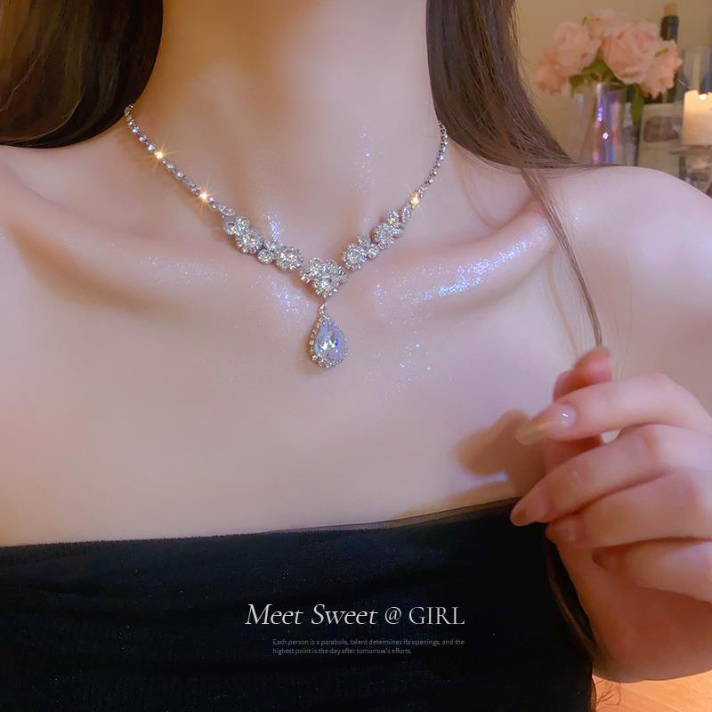 Water Drop Zircon Shining Diamond Formal Dress Accessories Earrings and Necklace Set Fancy Light Luxury Minority Necklace Clavicle Chain Female