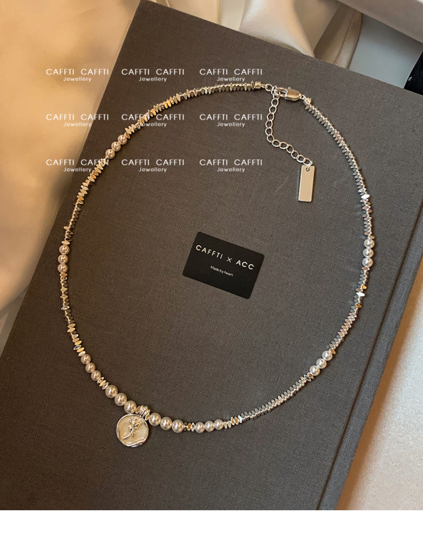 2025 New Arrival Small Pieces of Silver Pearl Sweater Necklace Necklace Accessories Female Fancy Light Luxury Minority Twin Clavicle Chain