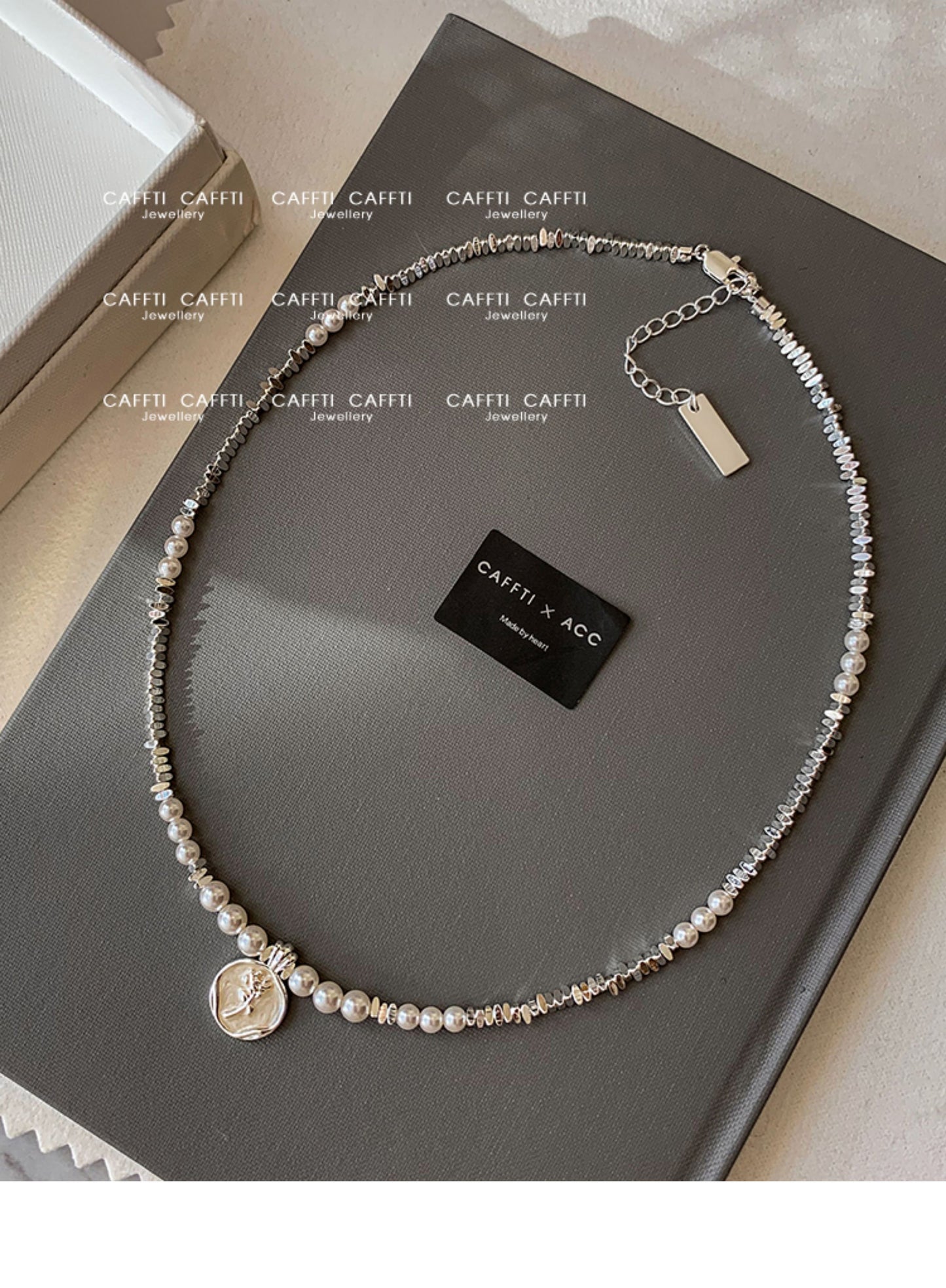 2025 New Arrival Small Pieces of Silver Pearl Sweater Necklace Necklace Accessories Female Fancy Light Luxury Minority Twin Clavicle Chain