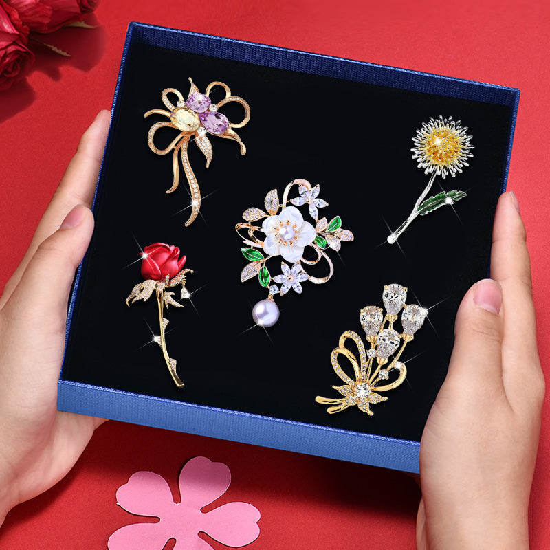 Women's Day Gift to Give Mom for Wife High-End Corsage Brooch Female Classy Exquisite Pin Accessories Fancy