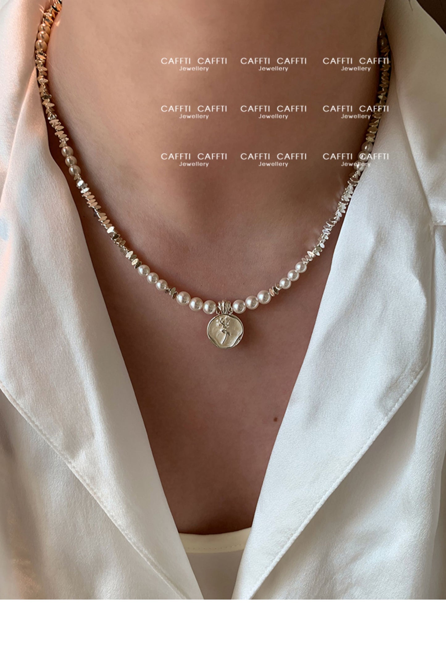 2025 New Arrival Small Pieces of Silver Pearl Sweater Necklace Necklace Accessories Female Fancy Light Luxury Minority Twin Clavicle Chain