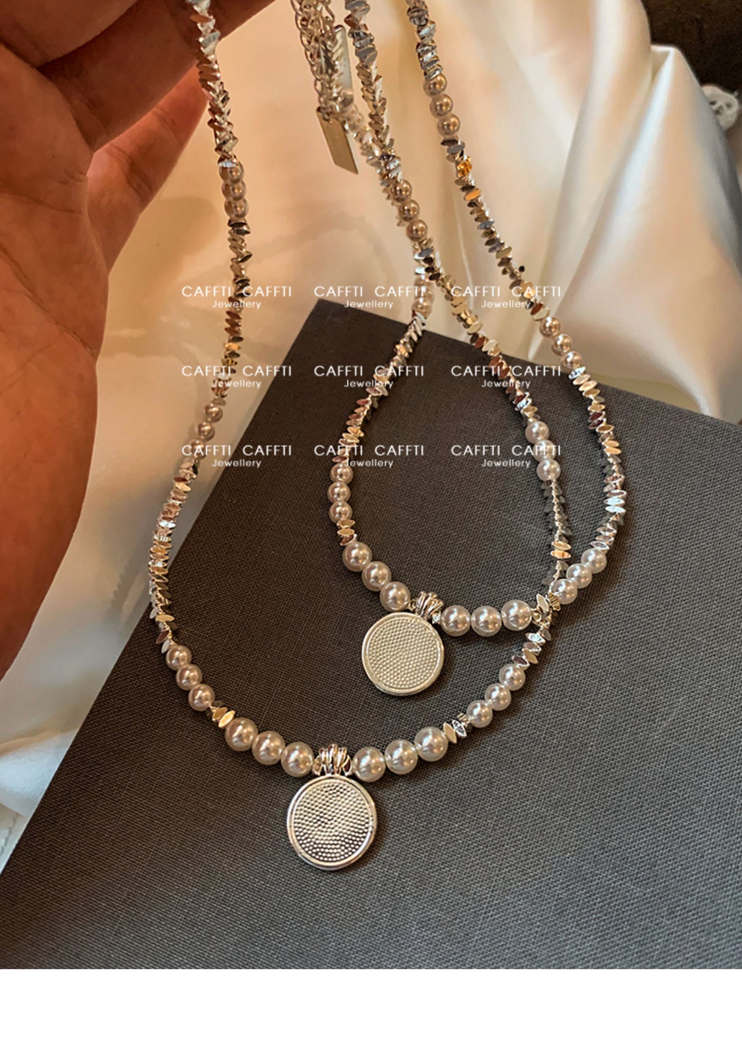 2025 New Arrival Small Pieces of Silver Pearl Sweater Necklace Necklace Accessories Female Fancy Light Luxury Minority Twin Clavicle Chain