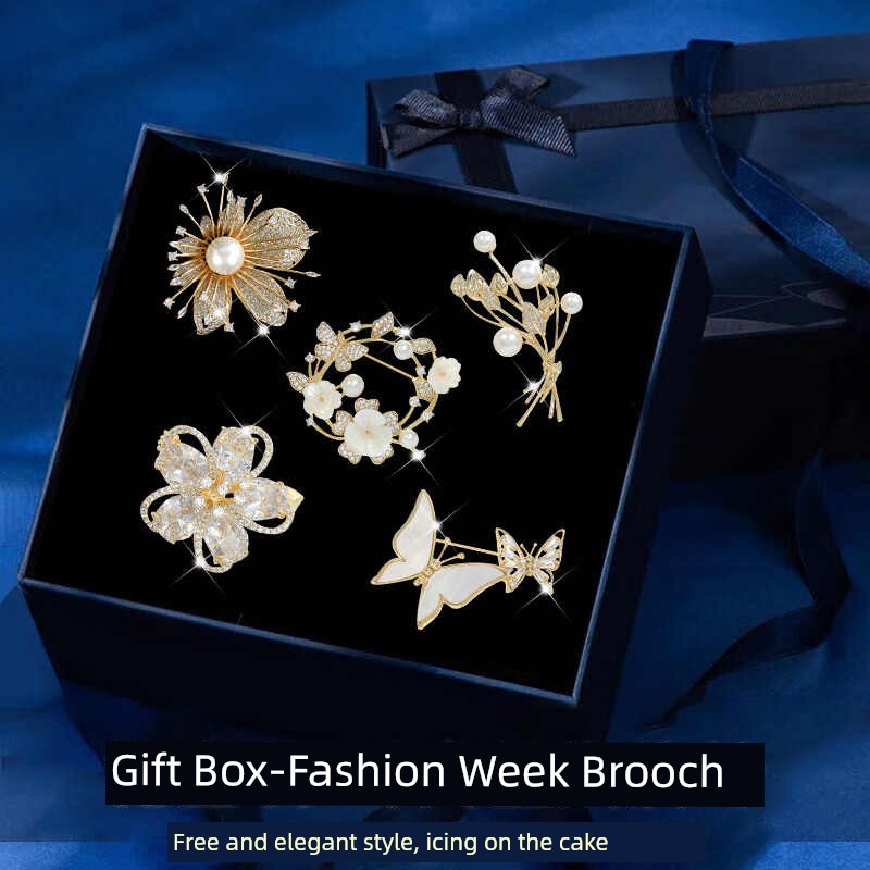 Women's Day Gift to Give Mom for Wife High-End Corsage Brooch Female Classy Exquisite Pin Accessories Fancy
