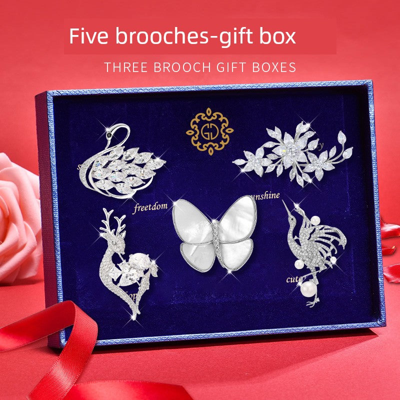 Women's Day Gift to Give Mom for Wife High-End Corsage Brooch Female Classy Exquisite Pin Accessories Fancy