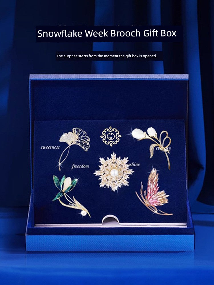 Women's Day Gift to Give Mom for Wife High-End Corsage Brooch Female Classy Exquisite Pin Accessories Fancy