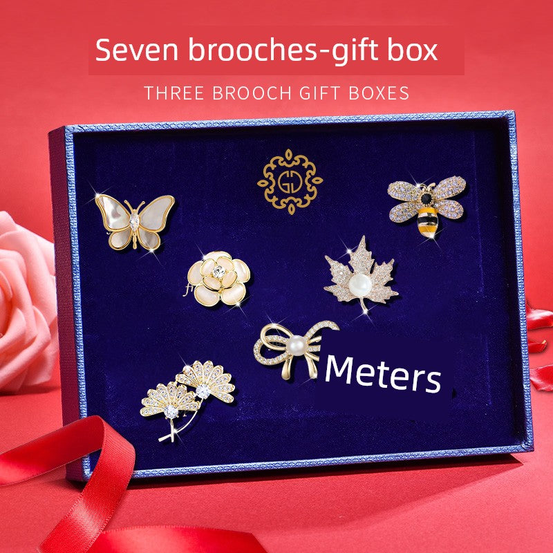 Women's Day Gift to Give Mom for Wife High-End Corsage Brooch Female Classy Exquisite Pin Accessories Fancy